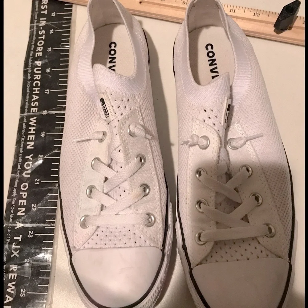Converse size 10.5 white sneakers like new with a sock like look - Picture 4 of 11